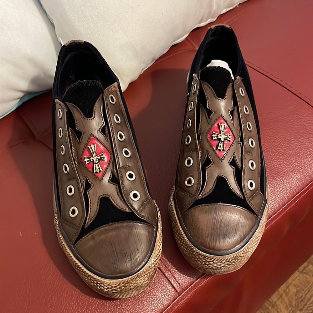 Dollhouse slip ons